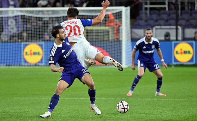 RSC Anderlecht v Olympique Lyon - UEFA Europa League BRUSSELS, BELGIUM - SEPTEMBER 16: Enric Liansana (L) of Anderlecht in action during the UEFA Europa League match between RSC Anderlecht and Olympique Lyon at Lotto Park Stadium in Brussels, Belgium, on September 16, 2026. Dursun Aydemir Anadolu Brussels Belgium. Editorial use only. Please get in touch for any other usage.  Copyright: x2026xAnadoluxDursunxAydemirx