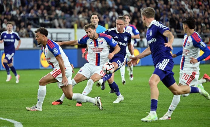 RSC Anderlecht v Olympique Lyon - UEFA Europa League BRUSSELS, BELGIUM - SEPTEMBER 16: Thelo Aasgaard (19) of Anderlecht in action during the UEFA Europa League match between RSC Anderlecht and Olympique Lyon at Lotto Park Stadium in Brussels, Belgium, on September 16, 2026. Dursun Aydemir Anadolu Brussels Belgium. Editorial use only. Please get in touch for any other usage.  Copyright: x2026xAnadoluxDursunxAydemirx