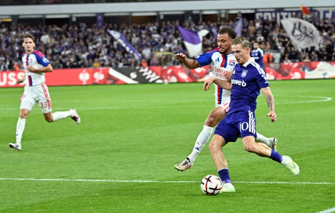 RSC Anderlecht v Olympique Lyon - UEFA Europa League BRUSSELS, BELGIUM - SEPTEMBER 16: Marten Winkler (10) of Anderlecht in action during the UEFA Europa League match between RSC Anderlecht and Olympique Lyon at Lotto Park Stadium in Brussels, Belgium, on September 16, 2026. Dursun Aydemir Anadolu Brussels Belgium. Editorial use only. Please get in touch for any other usage.  Copyright: x2026xAnadoluxDursunxAydemirx