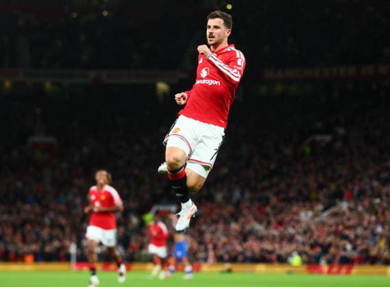 MANCHESTER, ENGLAND - SEPTEMBER 16: Mason Mount of Manchester United, ManU scores to make it 2-0 and celebrates during the Carabao Cup Third Round match between Manchester United and Brighton & Hove Albion at Old Trafford on September 16, 2026 in Manchester, England.  Copyright: xMBxMediax