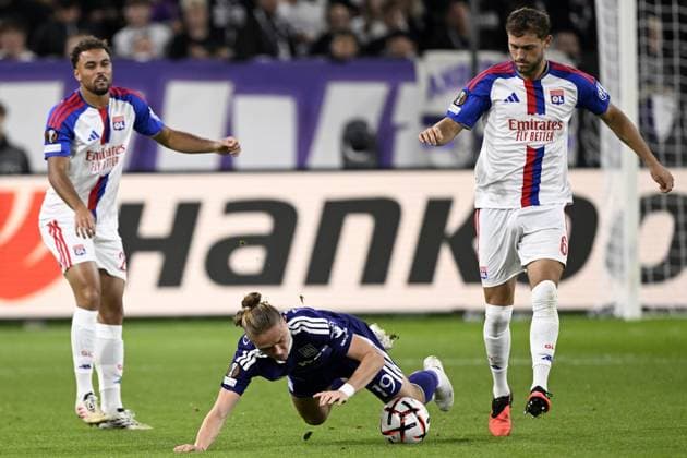 BRUSSELS - (lr) Ruben Kluivert of Olympique Lyonnais, Thelo Aasgaard of RSC Anderlecht, Tanner Tessmann of Olympique Lyonnais during the Europa League match between RSC Anderlecht and Olympique Lyonnais at the RSC Anderlecht stadium on 16 September 2026 in Brussels, Belgium. ANP UEFA Europa League 2026 27 xVIxANPxSportx xGerritxvanxKeulenxIVx 568875355 originalFilename: 568875355.jpg