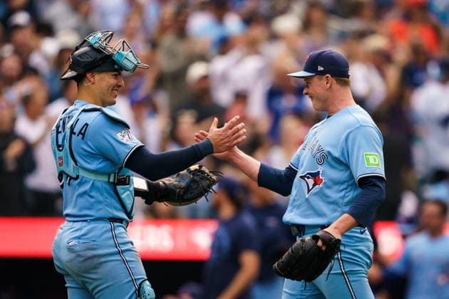 September 16, 2026, Toronto, On, Canada: Toronto Blue Jays pitcher Louis Varland, right, celebrates with Toronto Blue Jays catcher Brandon Valenzuela after defeating the Detroit Tigers during MLB, Baseball Herren, USA action in Toronto, on Wednesday, Sept. 16, 2026. Canada News - September 16, 2026  - ZUMAc35_ 20260916_zaf_c35_181 Copyright: xKeitoxNewmanx