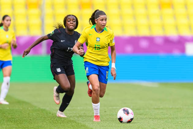 Brazil v United States - FIFA U-20 Women s World Cup Katowice, Poland - September 16: Micayla Johnson of United States (L) chases Dulce of Brazil (R) during the FIFA U-20 Women s World Cup Round of 16 match between Brazil and United States at Arena Katowice on September 16, 2026 in Katowice, Poland Copyright: xLatinxSportxImagesx