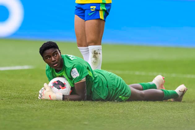 Brazil v United States - FIFA U-20 Women s World Cup Katowice, Poland - September 16: Goalkeeper Thais Lima of Brazil looks to pass the ball during the FIFA U-20 Women s World Cup Round of 16 match between Brazil and United States at Arena Katowice on September 16, 2026 in Katowice, Poland Copyright: xLatinxSportxImagesx