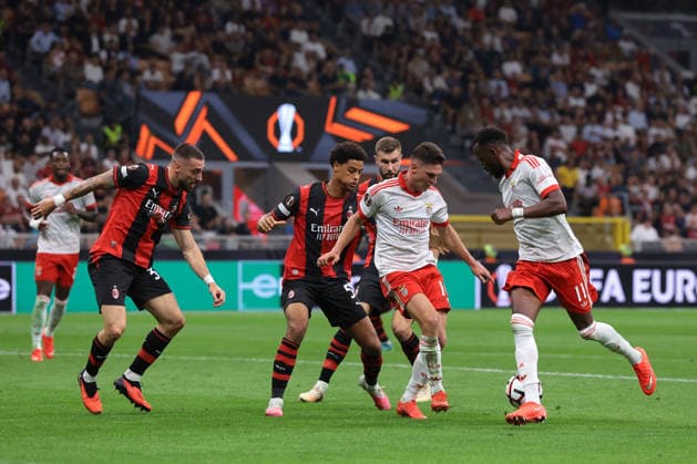 AC Milan v Benfica - UEFA Europa League - Season 2026-2027 Milan, Italy, 16th September 2026. Mario Gila of AC Milan closes in as Georgiy Sudakov of SL Benfica attempts to feed the ball to team mate Dodi Lukebakio whilst being challenged by Koni De Winter and Strahinja Pavlovic of AC Milan during the AC Milan vs SL Benfica UEFA Europa League, League Phase match at Giuseppe Meazza, Milan. Picture credit should read: Jonathan Moscrop Milan Stadio Giuseppe Meazza Italy
