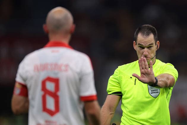 AC Milan v Benfica - UEFA Europa League - Season 2026-2027 Milan, Italy, 16th September 2026. English based Australian Referee Jarred Gillett warns Fredrik Aursnes of SL Benfica to keep his distance as he awaits confirmation of his decision to wave away penalty appeals from the hosts during the AC Milan vs SL Benfica UEFA Europa League, League Phase match at Giuseppe Meazza, Milan. Picture credit should read: Jonathan Moscrop Milan Stadio Giuseppe Meazza Italy