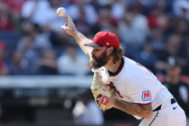 Cleveland Guardians Hunter Gaddis (33) pitches in the seventh inning against the Chicago White Sox at Progressive Field in Cleveland, Ohio on Wednesday, September 16, 2026.The Guardians defeated the White Sox 6-3 to take the lead in the Central Division.  CLE20260916118 AARONxJOSEFCZYK