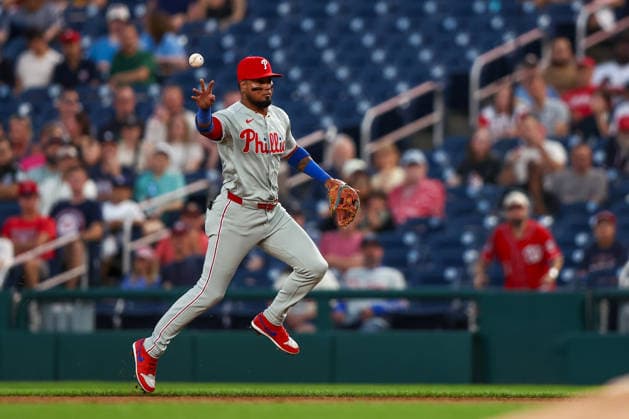 September 16, 2026, Washington D.C, District Of Columbia, United States: Washington, DC; Philadelphia Phillies second baseman Luis Arraez (4) throws to first base for the out during a Major League Baseball game against the Washington Nationals at Nationals Park on Wednesday, September 16, 2026. The Phillies beat the Nationals 3-0. MLB, Baseball Herren, USA Philadelphia Phillies 3:0 Washington Nationals  - ZUMAp258 20260916_znp_p258_028 Copyright: xStevexPrakopex