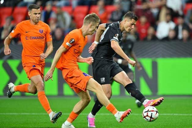 (260917) -- LEVERKUSEN, Sept. 17, 2026 -- Patrik Schick (R) of Bayer 04 Leverkusen shoots during the UEFA Europa League football match between Bayer 04 Leverkusen and NK Celje in Leverkusen, Germany, Sept. 16, 2026. (Photo by Xinhua) (SP)GERMANY-LEVERKUSEN-FOOTBALL-UEFA EUROPA LEAGUE-LEVERKUSEN VS NK CELJE UlrichxHufnagel 