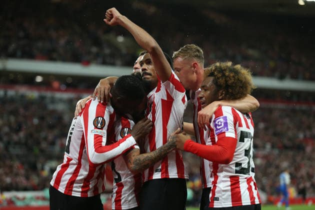Sunderland AFC v AZ Alkmaar - UEFA Europa League 2026 27 League Phase MD1 Sunderfield players celebrate Enzo Le Fee s goal during the UEFA Europa League League Stage match between Sunderland and AZ Alkmaar at the Stadium of Light in Sunderland, on September 16, 2026. Sunderland Tyne and Wear United Kingdom  Copyright: xMIxNewsx originalFilename:fletcher-sunderla260916_npNTx.jpg