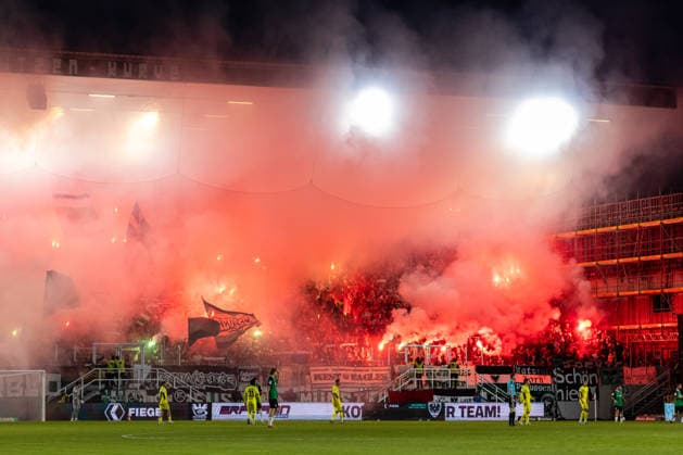 SC Preussen Münster fans set off pyrotechnics in the home section GER, SC Preussen Münster vs. 1. FC Saarbrücken, soccer, 3. Liga, Matchday 6, 2026–2027 season, September 16, 2026 DFL regulations prohibit the use of photographs as image sequences and or quasi-video footage GER, SC Preussen Münster vs. 1. FC Saarbrücken, soccer, 3. Liga, Matchday 6, 2026–2027 season, September 16, 2026, Münster Copyright: xEibner-Pressefoto JanxRollingerx EP_JSK