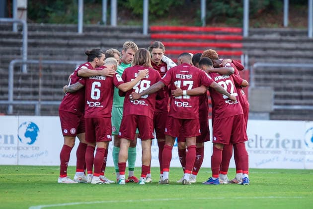 September 16, 2026, xsefx, soccer, SC Fortuna Köln vs. SV Wehen Wiesbaden, 3rd Division, South Division, Matchday 6, 2026–2027 season. SC Fortuna Köln in a team huddle before the game. DFB regulations prohibit any use of photographs as image sequences and or quasi-video. North Rhine-Westphalia, Germany