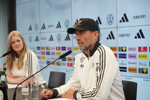 National Team Coach Jürgen Klopp arrives at the press conference for the national team’s first roster announcement wearing a cap. One of 83 million. September 17, 2026. First DFB roster announcement by National Team Coach Jürgen Klopp, DFB Campus Frankfurt