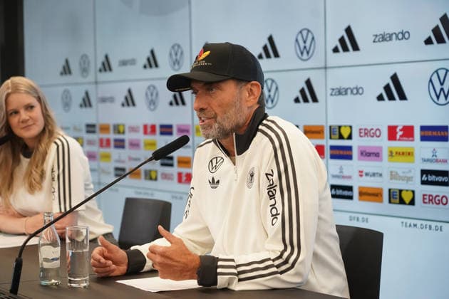 National Team Coach Jürgen Klopp arrives at the press conference for the national team’s first roster announcement wearing a cap. One of 83 million. September 17, 2026. First DFB roster announcement by National Team Coach Jürgen Klopp, DFB Campus Frankfurt