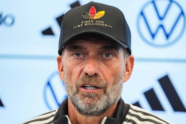 National team coach Jürgen Klopp arrives at the press conference for the national team’s first roster announcement wearing a cap. One of 83 million. September 17, 2026. First DFB roster announcement by national team coach Jürgen Klopp, DFB Campus Frankfurt