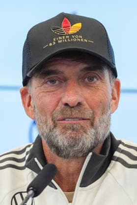 National Team Coach Jürgen Klopp arrives at the press conference for the national team’s first roster announcement wearing a cap. One of 83 million. September 17, 2026. First DFB roster announcement by National Team Coach Jürgen Klopp, DFB Campus Frankfurt