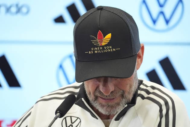 National Team Coach Jürgen Klopp arrives at the press conference for the national team’s first roster announcement wearing a cap. One of 83 million. September 17, 2026. First DFB roster announcement by National Team Coach Jürgen Klopp, DFB Campus Frankfurt