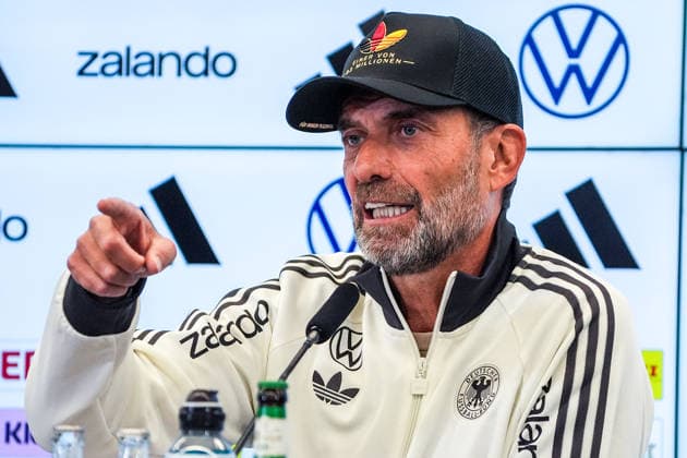 National Team Coach Jürgen Klopp arrives at the press conference for the national team’s first roster announcement wearing a cap. One of 83 million. September 17, 2026. First DFB roster announcement by National Team Coach Jürgen Klopp, DFB Campus Frankfurt
