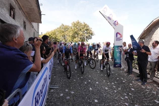 Start the race during the Giro d™Abruzzo, stage 3 from Oricola - Piana del Cavaliere to San Benedetto dei Marsi (159 km) - Abruzzo, Italy - Thursday, September 17, 2026. - cycling.  Copyright: xMassimoxPaolone LaPressex