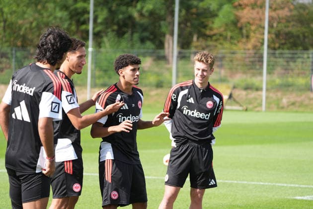 Younes Ebnoutalib of Eintracht Frankfurt has fun during the club s social media shoot after practice with Elias Baum of Eintracht Frankfurt, Can Uzun, Eintracht Frankfurt; Ayoube Amaimouni Echghouyab, Eintracht Frankfurt; September 17, 2026; Bundesliga, Season 26–27; Eintracht Frankfurt Training