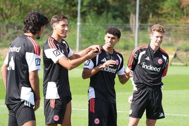 Younes Ebnoutalib of Eintracht Frankfurt has fun during the club s social media shoot after training with Can Uzun of Eintracht Frankfurt, Ayoube Amaimouni Echghouyab, Eintracht Frankfurt; Elias Baum, Eintracht Frankfurt; September 17, 2026; Bundesliga, 2026–27 season; Eintracht Frankfurt training