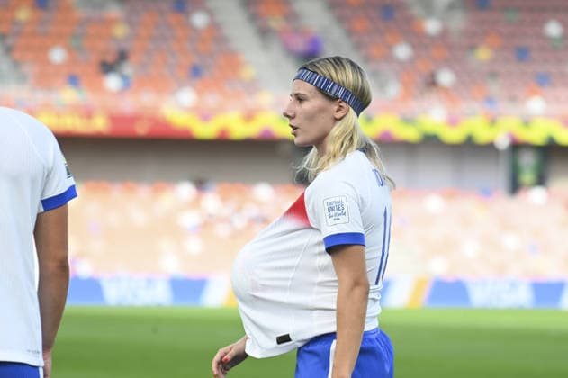 IPA88638343 - Vera Jones (ENG) before taking a penalty kick during the Round of 16 match of the FIFA U-20 Women s World Cup between England and Nigeria in Bielsko-Bia?a, Poland, on September 17, 2026  Copyright: xMichalxDubiel IPAxSportx xx IPA88638343