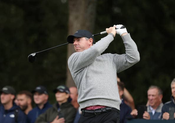 BMW PGA, Golf Herren Championship 2026 - Day One SURREY, ENGLAND, SEPTEMBER 17: Rory McIlroy of Northern Ireland tee’s off on the 6th hole with a driver during The DP World Tour BMW PGA Championship Day One at Wentworth Golf Club, Virginia Water, Surrey, England, on September 17. (Photo by Daniel Weir) Surrey Wentworth Golf Course England Copyright: xDanielxWeir SportsxPressxPhotox Sportspressphoto_SPR233401