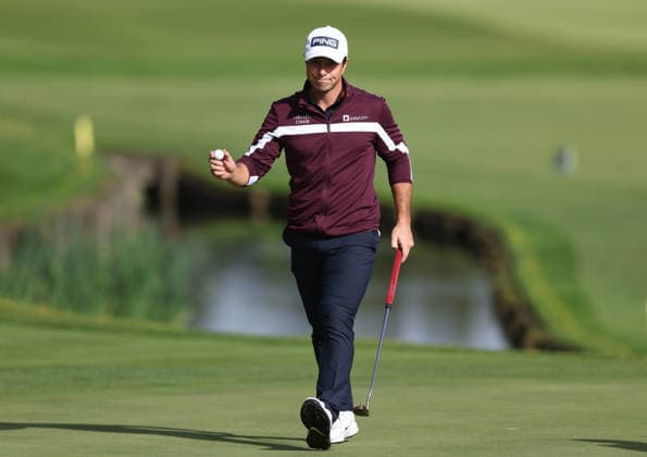 BMW PGA, Golf Herren Championship 2026 - Day One SURREY, ENGLAND, SEPTEMBER 17: Viktor Hovland of Norway acknowledges the crowd on the 18th hole during The DP World Tour BMW PGA Championship Day One at Wentworth Golf Club, Virginia Water, Surrey, England, on September 17. (Photo by Daniel Weir) Surrey Wentworth Golf Course England Copyright: xDanielxWeir SportsxPressxPhotox Sportspressphoto_SPR233414