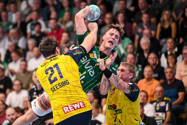 Göppingen, Germany, September 17, 2026 Aron Seesing, Rhein Neckar Löwen, Victor Kloeve of FRISCH AUF Goeppingen and Edwin Aspenbaeck of Rhein Neckar Loewen in a one-on-one battle during the Opel Handball Bundesliga match between FRISCH AUF Goeppingen and Rhein Neckar Loewen at the EWS Arena on September 17, 2026, in Goeppingen, Germany. Photo by Harry Langer, DeFodi Images. Goeppingen, Germany, September 17, 2026. Aron Seesing, Rhein-Neckar Löwen, Victor Kloeve of FRISCH AUF Göppingen and Edwin Aspenbaeck of Rhein Neckar Löwen battle for the ball during the Opel Handball Bundesliga match between FRISCH AUF Göppingen and Rhein Neckar Löwen at the EWS Arena on September 17, 2026 in Göppingen, Germany Photo by Harry Langer, DeFodi Images Photo by Harry Langer, DeFodi Images