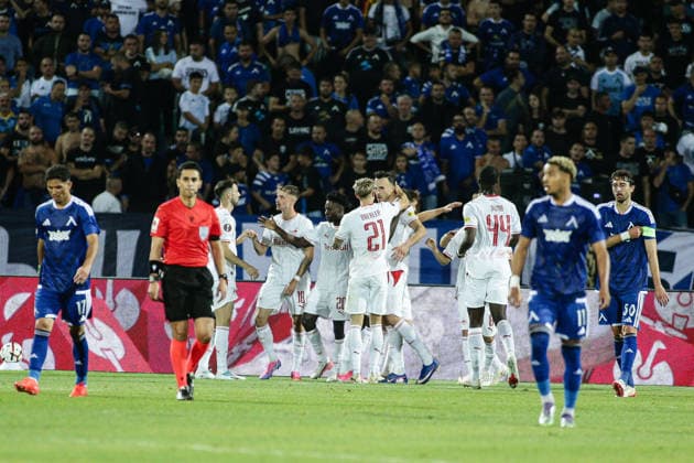 IPA88643927 - Salzburg players celebrate after scoring during the Europa League match between PFC Levski and FC Red Bull Salzburg at the Vasil Levski National Stadium in Sofia, Bulgaria, on September 17, 2026  Copyright: xIvanxSxIvanov IPAxSportx xx IPA88643927