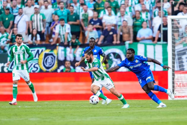 September 17, 2026, Sevilla, Sevilla, Spain: Francisco Alarcon Isco of Real Betis Balompie and Orel Mangala of Getafe CF compete for the ball during the Spanish league, LaLiga EA Sports, football match played between Real Betis and Getafe CF at La Cartuja stadium on September 17, 2026, in Sevilla, Spain. Sevilla Spain - ZUMAa181 20260917_zaa_a181_028 Copyright: xJoaquinxCorcherox