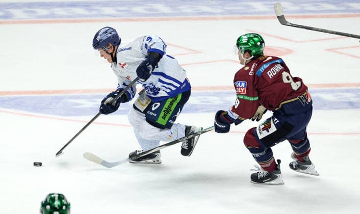 Simon Seidl, Ty Ronning: A two-on-one play, action shot, sports, ice hockey, Penny DEL (German Ice Hockey League) Game 1 of the 2026–2027 season, September 17, 2026, EHC Eisbären Berlin (EBB) vs. Straubing Tigers