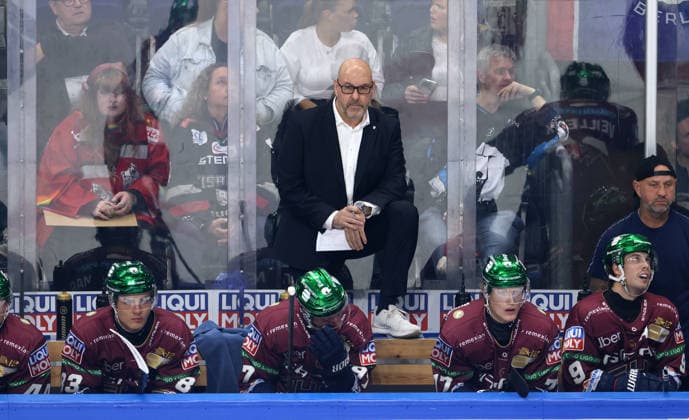 Coach Eric Dubois watches the action: Upper Body Sports Ice Hockey Penny DEL German Ice Hockey League 1 Game, 2026-2027 Season, September 17, 2026: EHC Eisbären Berlin (EBB) vs. Straubing Tigers