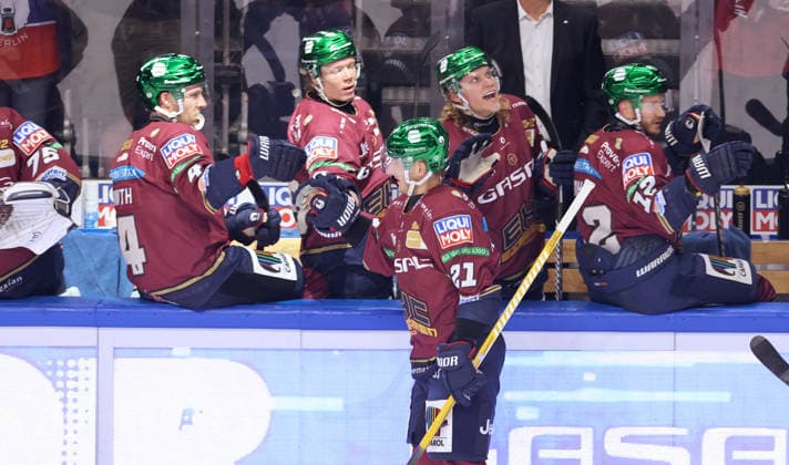 Manuel Wiederer celebrates with his teammates after scoring the 1-0 goal. Joy, Emotion, Celebration, Sports, Ice Hockey, Penny DEL, German Ice Hockey League 1, Game, 2026-2027 Season, September 17, 2026, EHC Eisbären Berlin (EBB) vs. Straubing Tigers