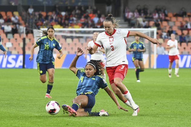 IPA88644672 - Mercedes Martinez (COL) and Oliwia Zwiazek (POL) during the Round of 16 match between England and Nigeria at the FIFA U-20 Women s World Cup, in Bielsko-Bia?a, Poland, on September 17, 2026  Copyright: xMichalxDubiel IPAxSportx xx IPA88644672