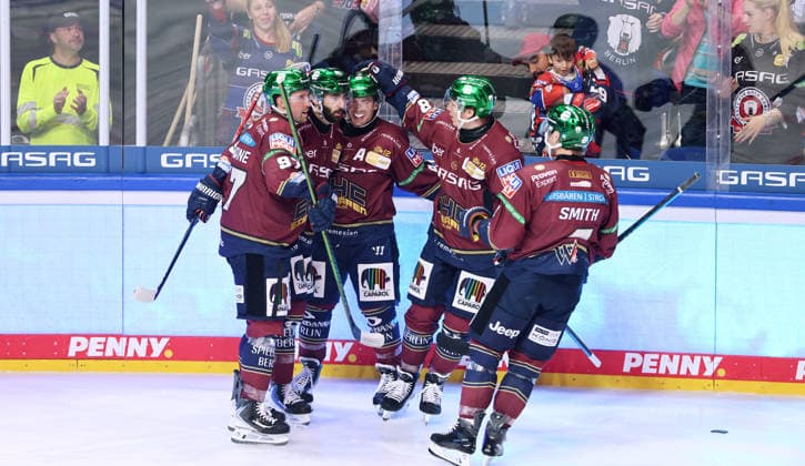 Liam Kirk celebrates with teammates after scoring the 2-0 goal. Joy, Emotion, Celebration, Sports, Ice Hockey, Penny DEL, German Ice Hockey League, Game 1, 2026-2027 Season, September 17, 2026, EHC Eisbären Berlin (EBB) vs. Straubing Tigers