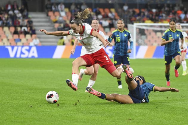 IPA88644682 - Oliwia Zwiazek (POL) and Mercedes Martinez (COL) during the Round of 16 match between England and Nigeria at the FIFA U-20 Women s World Cup, held in Bielsko-Bia?a, Poland, on September 17, 2026  Copyright: xMichalxDubiel IPAxSportx xx IPA88644682