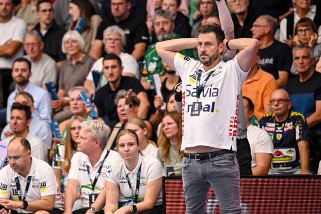 Göppingen, Germany, September 17, 2026 Coach Ben Matschke of FRISCH AUF Goeppingen looks disappointed during the Opel Handball Bundesliga match between FRISCH AUF Goeppingen and Rhein-Neckar Löwen at the EWS Arena on September 17, 2026, in Goeppingen, Germany Photo by Harry Langer, DeFodi Images Goeppingen, Germany, September 17, 2026 Coach Ben Matschke of FRISCH AUF Goeppingen looks dejected during the Opel Handball Bundesliga match between FRISCH AUF Goeppingen and Rhein Neckar Löwen at the EWS Arena on September 17, 2026 in Göppingen, Germany Photo by Harry Langer, DeFodi Images Photo by Harry Langer, DeFodi Images