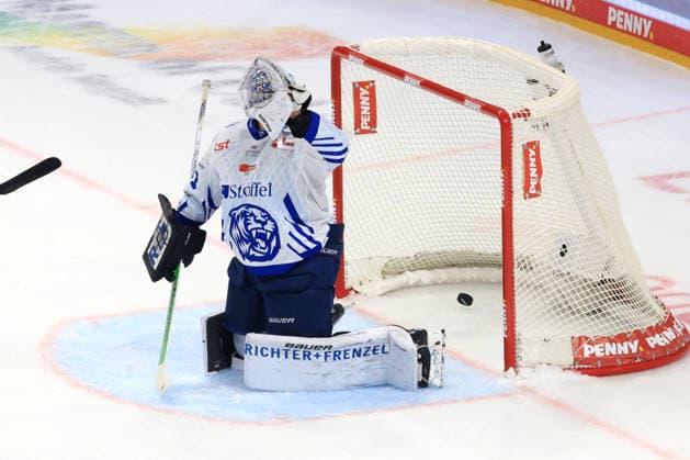 September 17, 2026, GER, DEU, Germany, 1–0 by Manuel Wiederer, Eisbären Berlin 21, JAKUB SKAREK, Straubingen Tigers 31, nordphoto GmbH, Engler Berlin, Uber Arena Berlin, Germany Copyright: xNordphotox xEnglerx