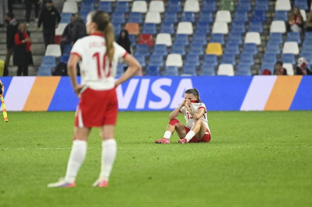 IPA88645183 - The Polish team was overcome with despair and sadness after losing the match and being eliminated from the tournament during the Round of 16 of the FIFA U-20 Women s World Cup match between England and Nigeria, held in Bielsko-Bia?a, Poland, on September 17, 2026  Copyright: xMichalxDubiel IPAxSportx xx IPA88645183