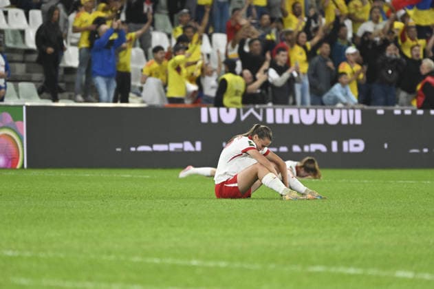IPA88645186 - The Polish team was overcome with despair and sadness after losing the match and being eliminated from the tournament during the Round of 16 of the FIFA U-20 Women s World Cup between England and Nigeria, held in Bielsko-Bia?a, Poland, on September 17, 2026  Copyright: xMichalxDubiel IPAxSportx xx IPA88645186