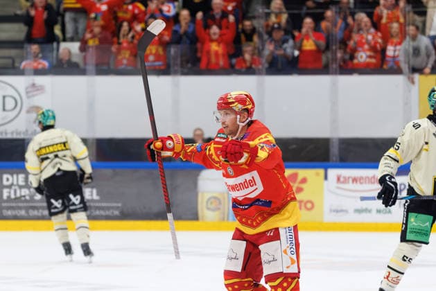 William Eriksson, 11, ESV Kaufbeuren, scored the 1-0 goal in the game between ESV Kaufbeuren and Tölzer Löwen, ice hockey, men s, Oberliga Süd, 2026–2027, Matchday 1 on September 17, 2026, in Kaufbeuren, Energie Schwaben Arena, Bavaria, Germany