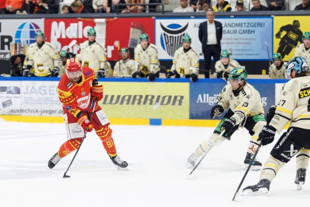 Julian Eichinger 91, ESV Kaufbeuren at the game between ESV Kaufbeuren and Tölzer Löwen, ice hockey, men s, Oberliga Süd, 2026–2027, Match Day 1 on September 17, 2026, in Kaufbeuren, Energie Schwaben Arena, Bavaria, Germany
