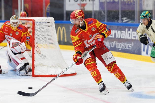 Julian Eichinger 91, ESV Kaufbeuren during the game between ESV Kaufbeuren and Tölzer Löwen, ice hockey, men s, Oberliga Süd, 2026–2027, Matchday 1 on September 17, 2026, in Kaufbeuren, Energie Schwaben Arena, Bavaria, Germany