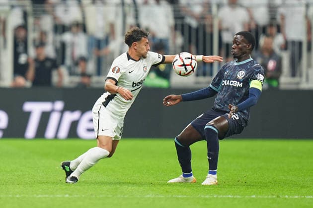 Besiktas v Olympique Marseille - UEFA Europa League ISTANBUL, TURKIYE - SEPTEMBER 17: Ilhan Fakili (L) of Besiktas in action against Timothy Weah (R) of Olympique Marseille during the UEFA Europa League Week 1 match between Besiktas and Olympique Marseille at Tupras Stadium in Istanbul, Turkiye, on September 17, 2026. Adem Kutucu Anadolu Istanbul Turkey. Editorial use only. Please get in touch for any other usage.  Copyright: x2026xAnadoluxAdemxKutucux
