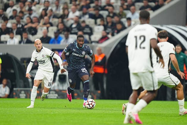 Besiktas v Olympique Marseille - UEFA Europa League ISTANBUL, TURKIYE - SEPTEMBER 17: Vaclav Cerny (18) of Besiktas in action against Garcia Lopes (25) of Olympique Marseille during the UEFA Europa League Week 1 match between Besiktas and Olympique Marseille at Tupras Stadium in Istanbul, Turkiye, on September 17, 2026. Adem Kutucu Anadolu Istanbul Turkey. Editorial use only. Please get in touch for any other usage.  Copyright: x2026xAnadoluxAdemxKutucux