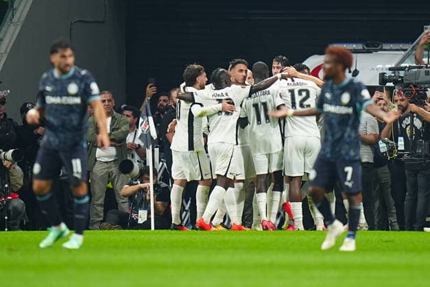 Besiktas v Olympique Marseille - UEFA Europa League ISTANBUL, TURKIYE - SEPTEMBER 17: Players of Besiktas celebrate after a goal during the UEFA Europa League Week 1 match between Besiktas and Olympique Marseille at Tupras Stadium in Istanbul, Turkiye, on September 17, 2026. Adem Kutucu Anadolu Istanbul Turkey. Editorial use only. Please get in touch for any other usage.  Copyright: x2026xAnadoluxAdemxKutucux