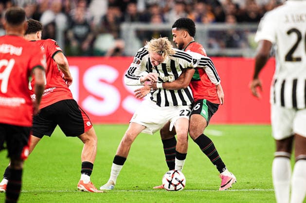 Juventus s Nick Woltemade fights for the ball with NEC Nijmegen s Almugera Kabar during the Uefa Europa League soccer match, between Juventus and NEC at the Allianz Stadium in Turin, north west Italy - Thursday, September 17, 2026. - Soccer  Copyright: xMarcoxAlpozzi LaPressex