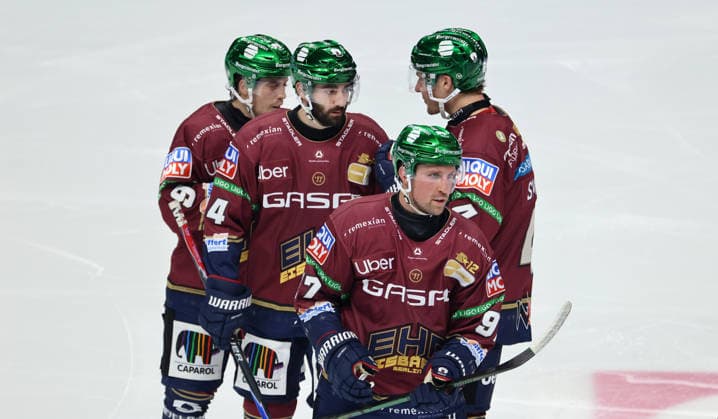 In the foreground: Gabriel Fontaine; behind him: Ty Ronning, Liam Kirk, Adam Smith. Sports: Ice Hockey. Penny DEL (German Ice Hockey League). Game 1 of the 2026–2027 season. September 17, 2026. EHC Eisbären Berlin (EBB) vs. Straubing Tigers