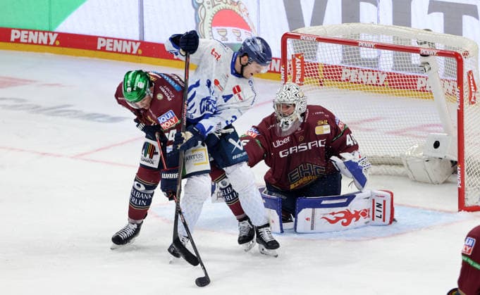 Brandon Davidson, Stefan Loibl, Goaltender Jack LaFontaine, Face-off, Game Scene, Action, Sports, Ice Hockey, Penny DEL, German Ice Hockey League, Game 1, 2026–2027 Season, September 17, 2026, EHC Eisbären Berlin (EBB) vs. Straubing Tigers